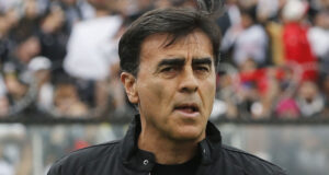 Gustavo Quinteros co la boca abierta.