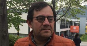 Danilo Díaz con cara de seriedad.