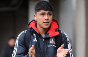 Damián Pizarro llegando al Estadio Monumental para encarar un nuevo partido con la camiseta de Colo-Colo.