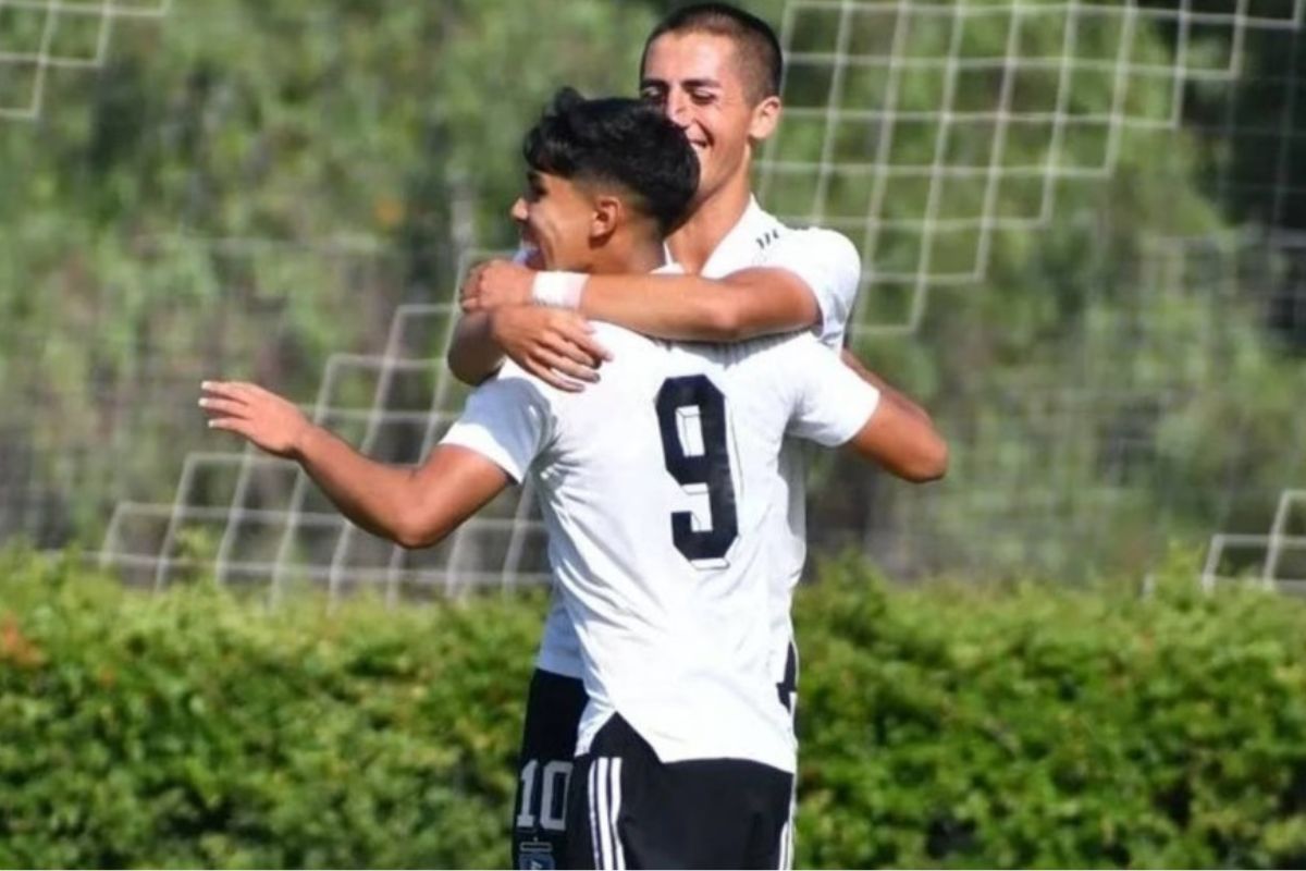 Cristián Alarcón con la camiseta número 9 de Colo-Colo