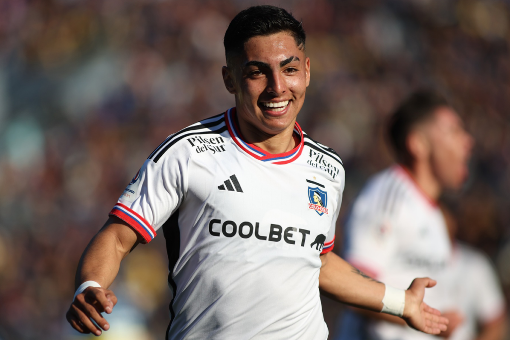 Jordhy Thompson con cara de felicidad tras anotar el 2-1 sobre Everton en un nuevo triunfo de Colo-Colo en el Campeonato Nacional 2023.