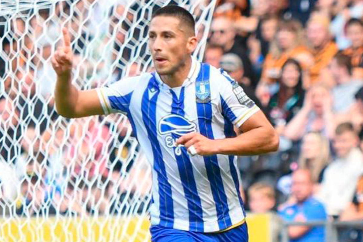 Juan Delgado celebrando su primer gol con la camiseta del Sheffield Wednesday.