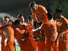 Jugadores de Cobreloa celebran tras vencer a Cobresal en la Copa Chile 2023.