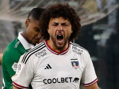 Maximiliano Falcón grita eufórico en medio del amistoso de Colo-Colo ante Deportivo Cali en el Estadio Monumental.