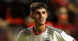 Primer plano a Bruno Gutiérrez con la camiseta de Colo-Colo.