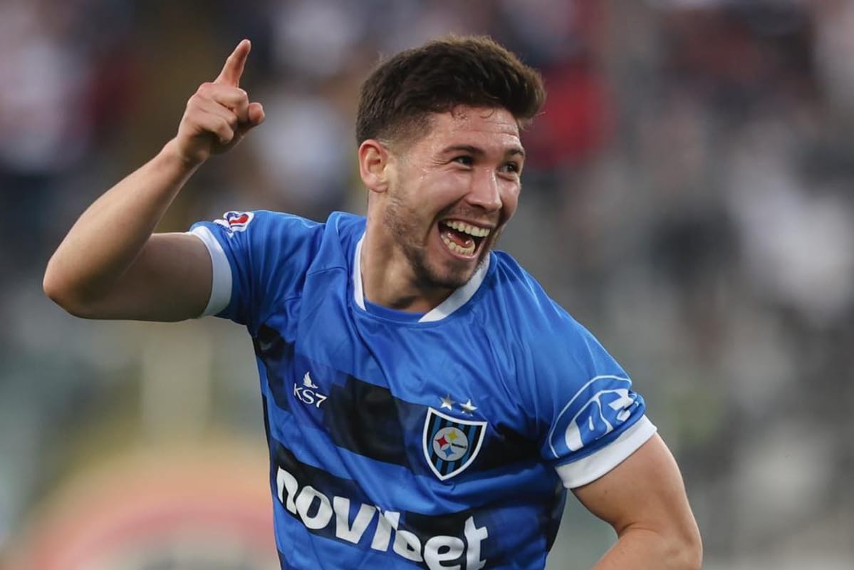 Primer plano a Felipe Loyola celebrando su gol convertido frente a Colo-Colo.