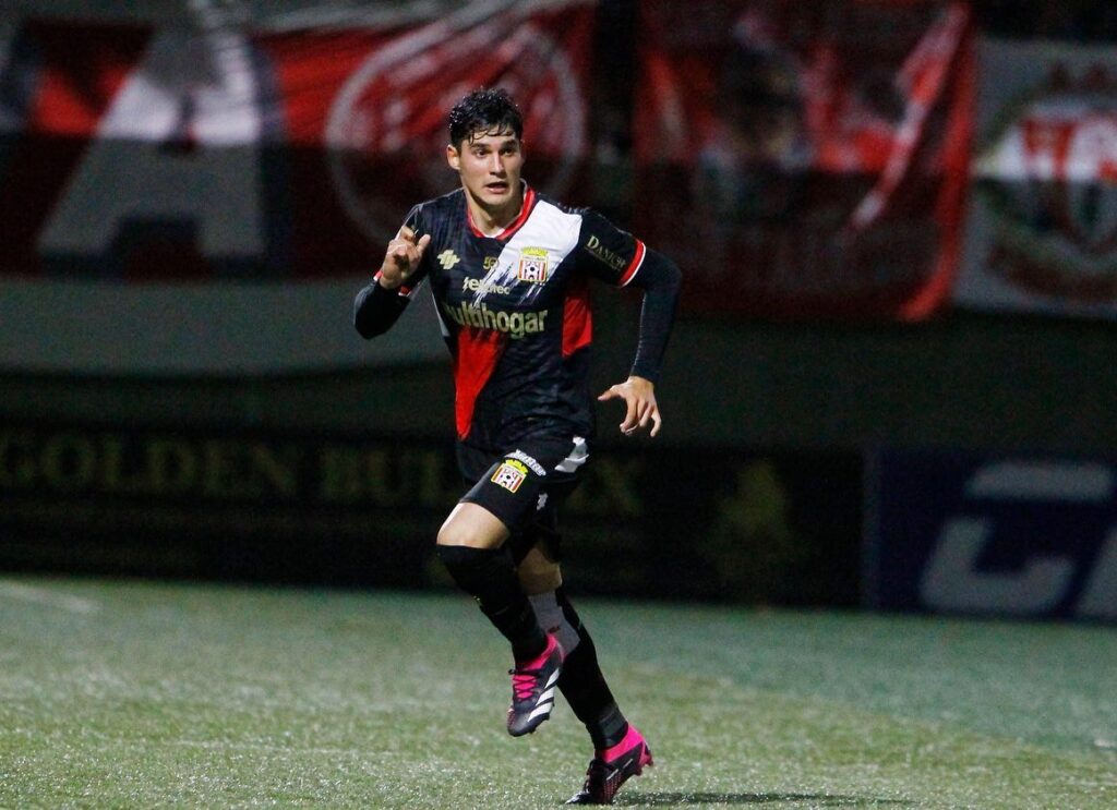 Darko Fiamengo durante su debut como futbolista profesional, en el partido de Curicó Unido vs Deportes Copiapó.