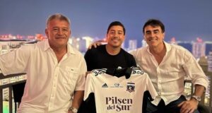 Foto de Claudio Borghi, Nicolás Cordova y Gustavo Quinteros durante el Mundial de Qatar en 2022.