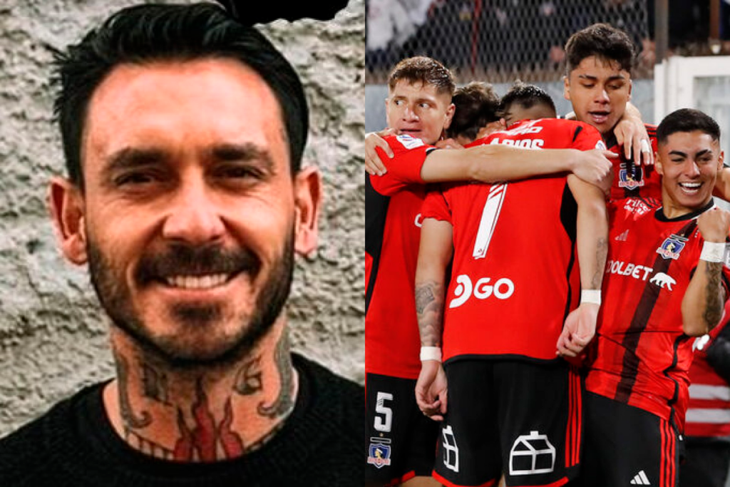 Primer plano al rostro sonriente de Mauricio Pinilla, ex futbolista profesional. Mientras que en el sector derecho de la imagen aparecen los jugadores de Colo-Colo celebrando un gol en el Estadio Monumental.