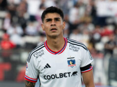 Primer plano a Erick Wiemberg con la camiseta de Colo-Colo.