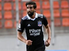 Emiliano Amor jugando por Colo-Colo con la camiseta negra