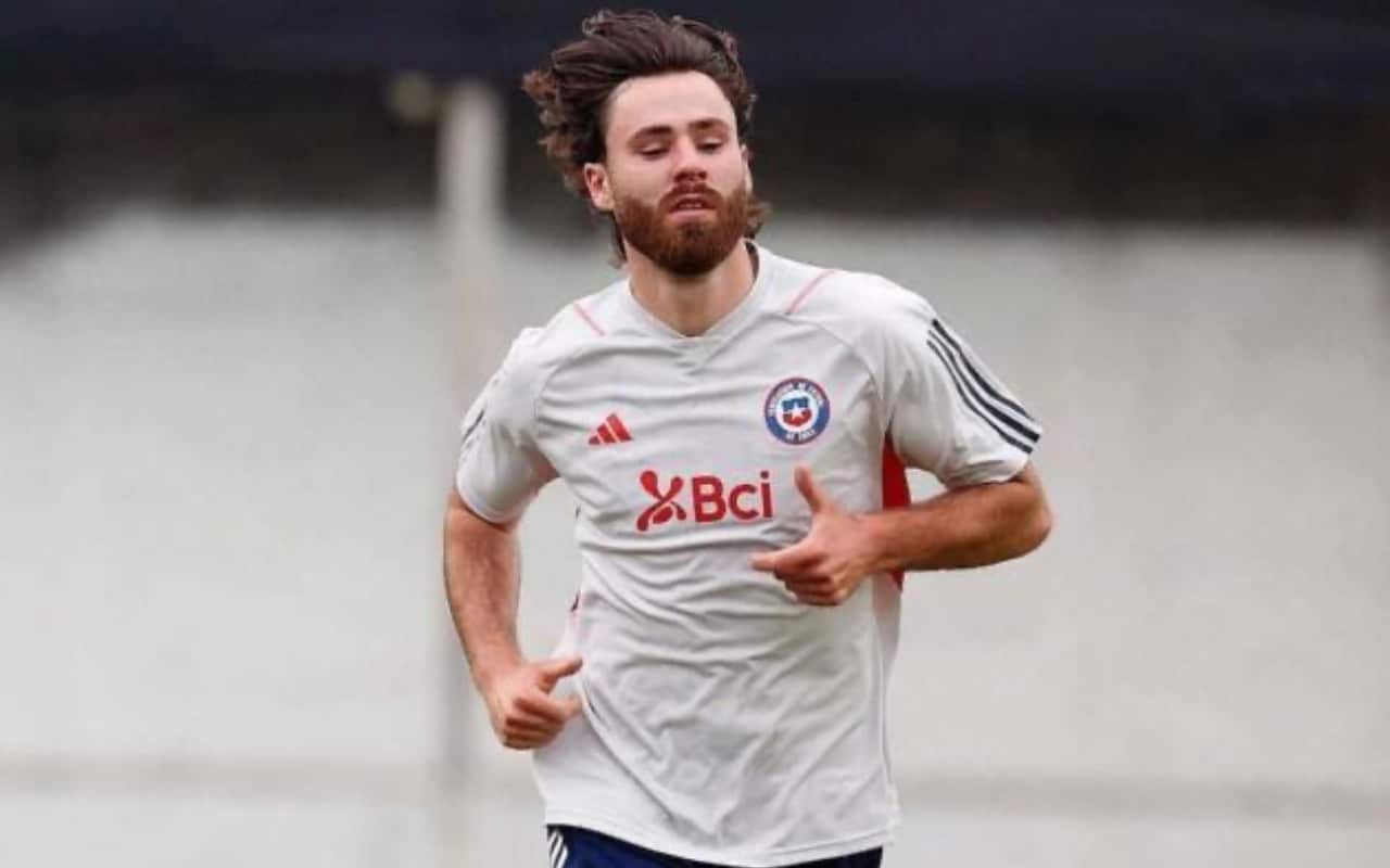 Ben Brereton entrenando con la Selección Chilena