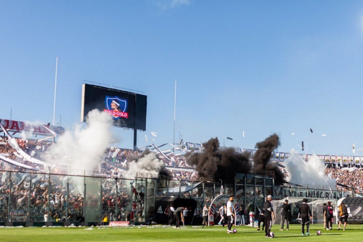 Barra de Colo-Colo en el Estadio Monumental