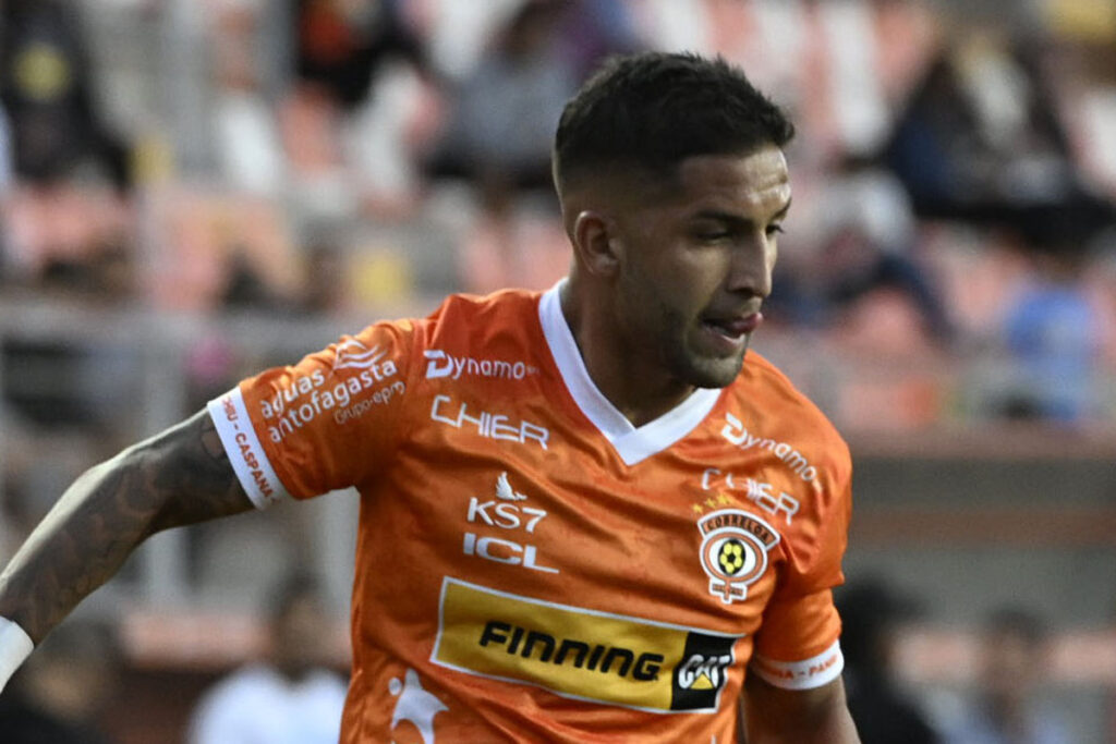 Ignacio Jara con la camiseta de Cobreloa.