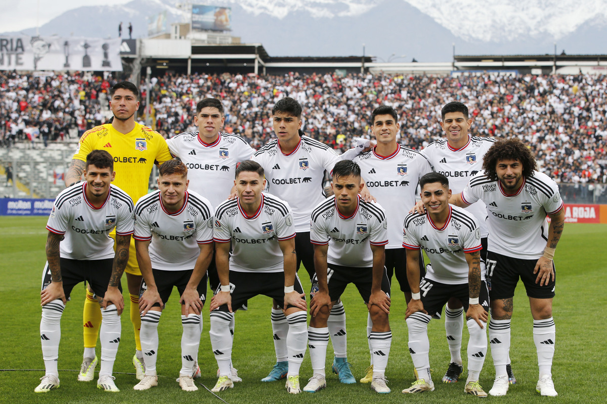 Formación de Colo-Colo.