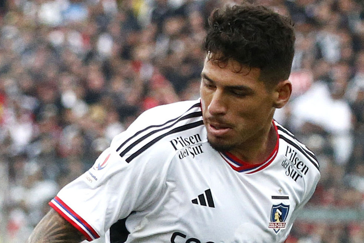 Alan Saldivia con la camiseta de Colo-Colo.