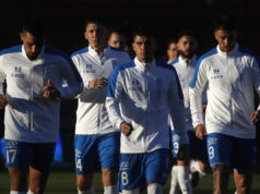 Jugadores de Universidad Católica saliendo a la cancha.