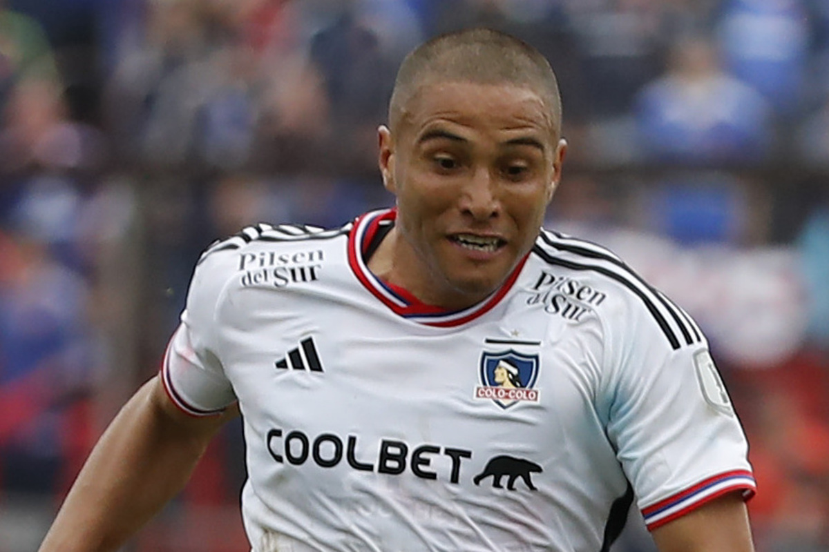 Leandro Benegas con la camiseta de Colo-Colo.