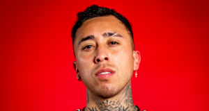 Martín Rodríguez con cara de seriedad en plena sesión de fotos en DC United de cara a la temporada 2023.