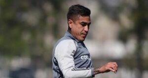 Darío Lezcano entrenando con el buzo de Colo-Colo durante la temporada 2023.