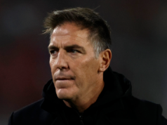Eduardo Berizzo con cara pensativa durante la temporada 2023.