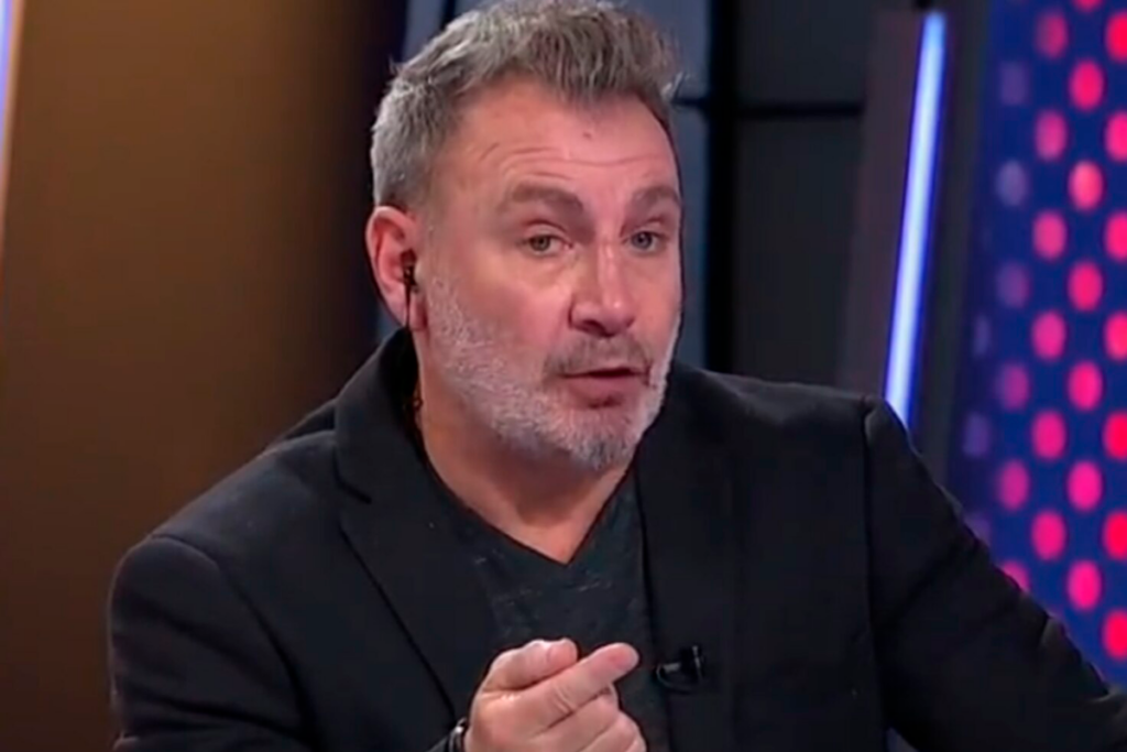 Marcelo Barticciotto con cara de concentración en pleno debate como comentarista deportivo en el programa ESPN.