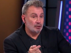 Marcelo Barticciotto con cara de concentración en pleno debate como comentarista deportivo en el programa ESPN.