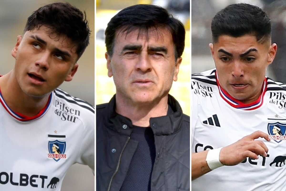 Primer plano a los rostros de los jugadores de Colo-Colo Damián Pizarro y Jordhy Thompson, además de Gustavo Quinteros, entrenador del primer equipo.