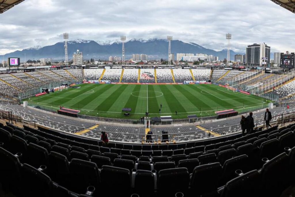 Foto de la cancha del Estadio Monumental tomada desde el Sector Océano.