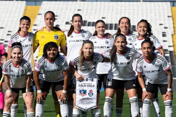 Formación Colo-Colo Femenino para el Superclásico en el Estadio Monumental.