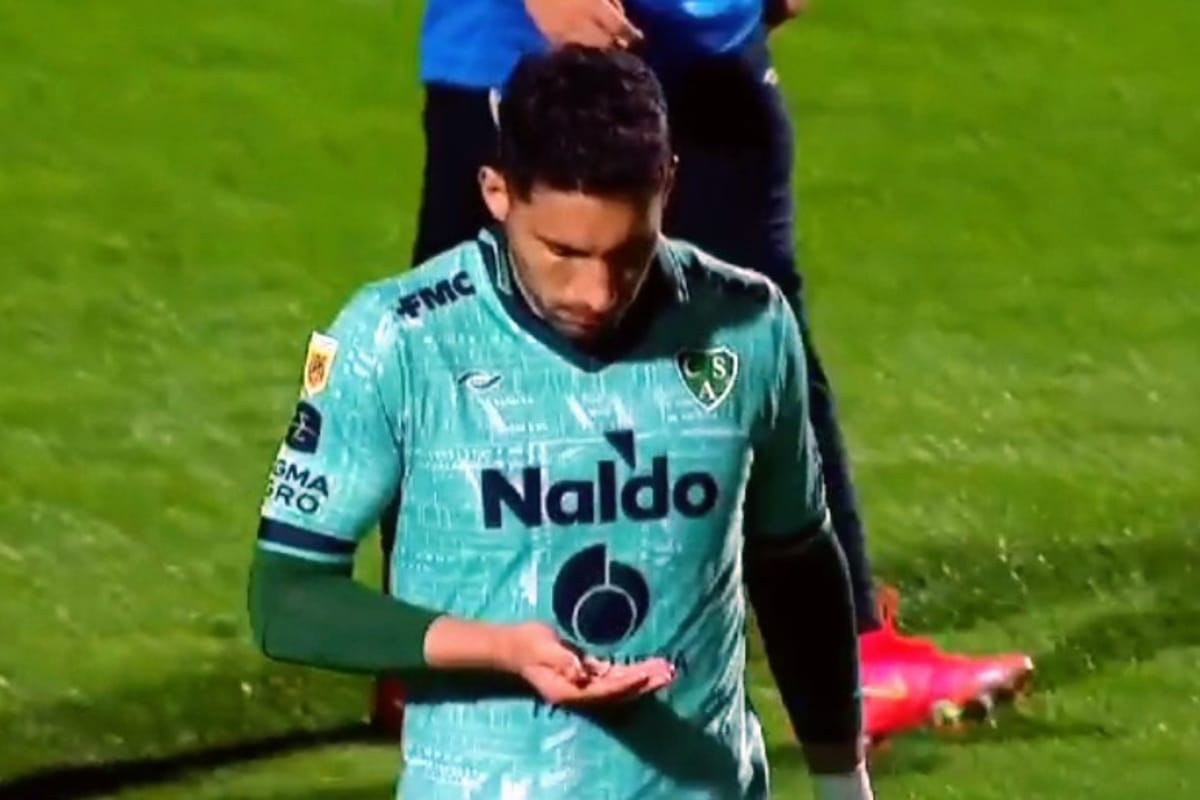 Juan Manuel Insaurralde tras haber perdido un diente en el partido de Sarmiento vs Central Córdoba.