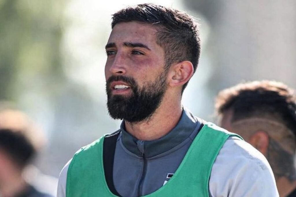 Primer plano a Emiliano Amor durante un entrenamiento de Colo-Colo.