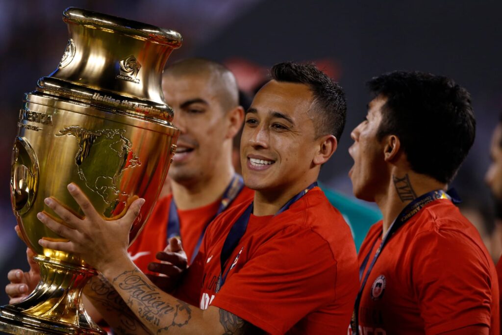 Fabián Orellana celebrando la obtención de la Copa América Centenario con la Selección Chilena en 2016.