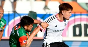 Leonardo Gil disputando un balón en el priemr partido de Colo-Colo vs Cobresal en el Campeonato Nacional 2023.