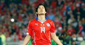 Matías Fernández antes de patear su penal frente a Argentina en la Copa América.