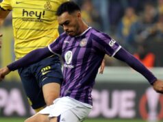 Gabriel Suazo jugando con la camiseta del Toulouse
