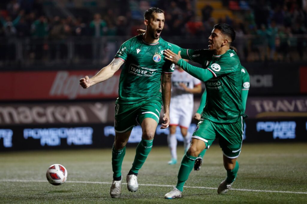 Gonzalo Sosa celebrando el gol del triunfo del partido de Audax Italiano frente a Unión la Calera.