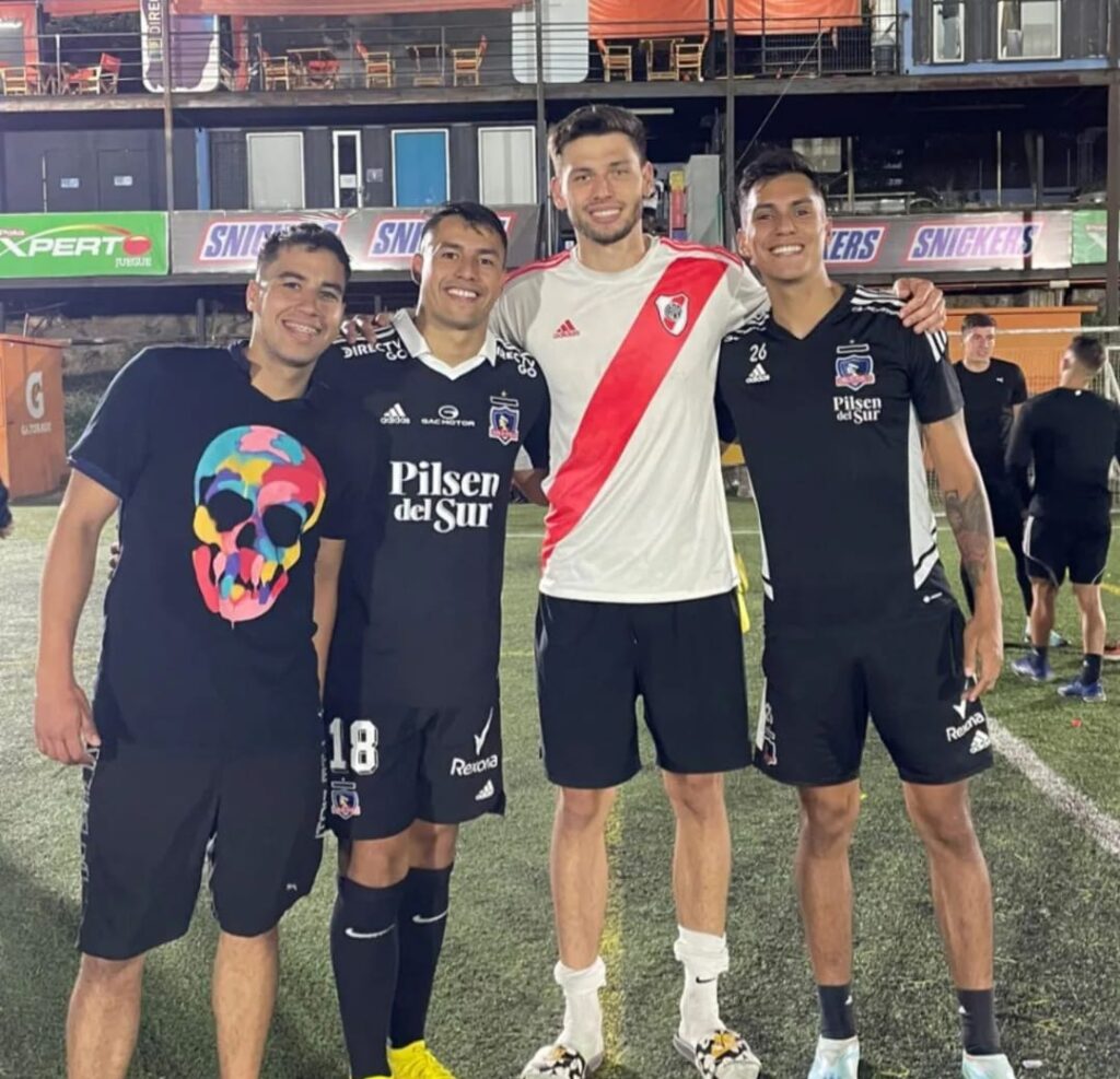 Diego Ohlsson, Misael LLantén, Carlo Villanueva e Iván Morales jugando un partido amateur en el Fortín Cruzado.