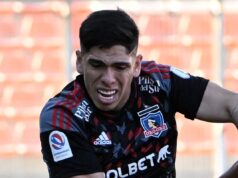 Primer plano al rostro de Carlos Palacios en el partido de Colo-Colo vs Cobreloa.