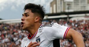 Primer plano a Damián Pizarro celebrando su gol frente a la Universidad Católica.