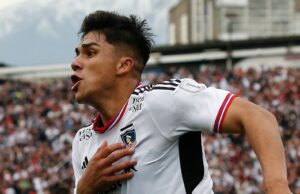 Primer plano a Damián Pizarro celebrando su gol frente a la Universidad Católica.