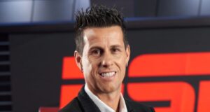 Primer plano al rostro de Diego Rivarola en ESPN.