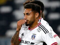 Primer plano al rostro de Marcos Bolados con indumentaria de Colo-Colo