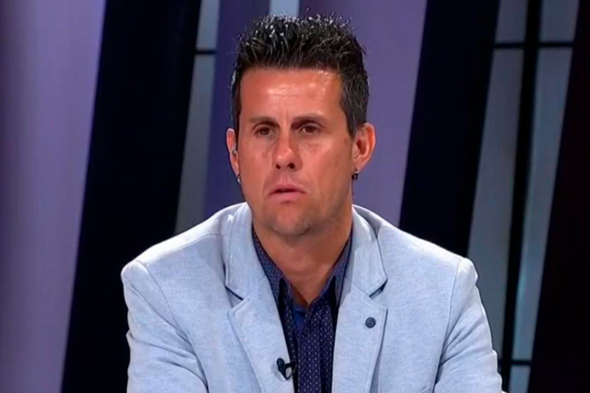 Diego Rivarola con la mirada fija mientras integra el panel de ESPN Chile.
