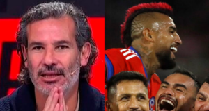 En el sector izquierdo se puede ver el rostro de Dante Poli que se toma sus manos, mientras que en el lado derecho aparecen futbolistas de la Selección Chilena celebrando un gol.