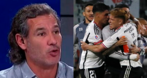 Primer plano al rostros de Dante Poli, mientras que a mano derecha aparecen los jugadores de Colo-Colo celebrando un gol durante la temporada 2023.