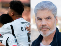 Jordhy Thompson y Damián Pizarro se abrazan, mientras que a mano derecha se puede evidenciar un primer plano al rostro de Juan Cristóbal Guarello.
