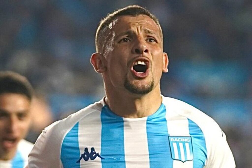 Emiliano Vecchio con la camiseta de Racing Club.