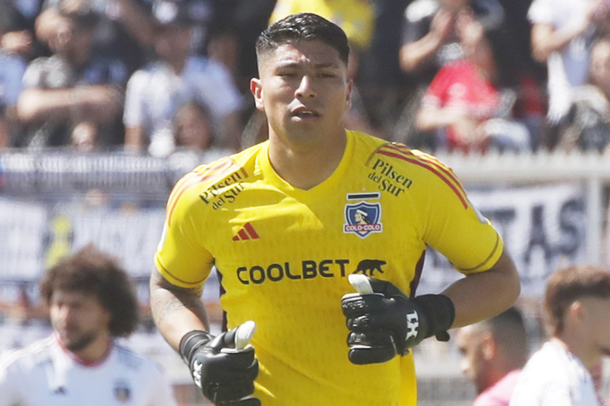 Brayan Cortés con la camiseta de Colo-Colo.