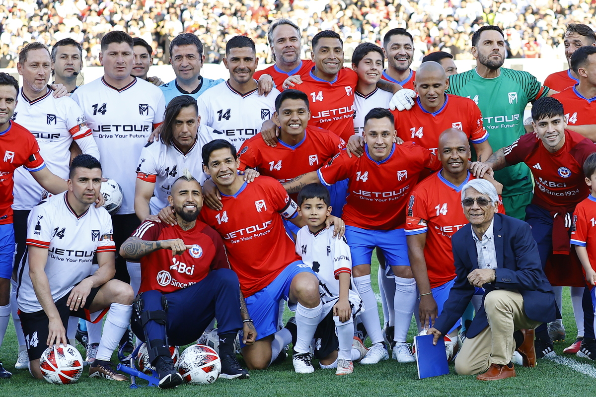 Jugadores en la despedida de Matías Fernández.